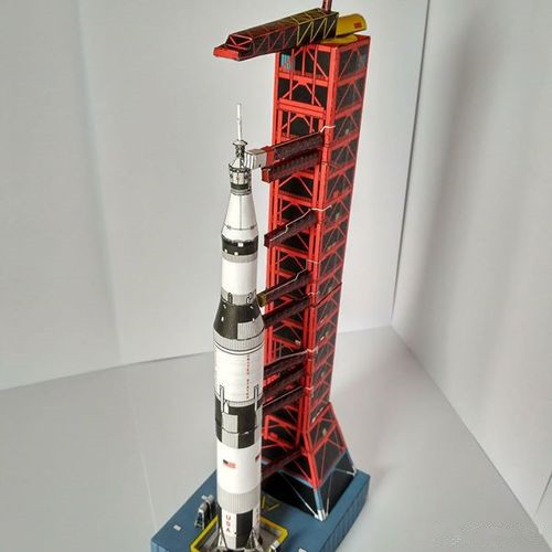 Model Kit Uss Iowa - 1:300 skala USS Saturn V Rakete