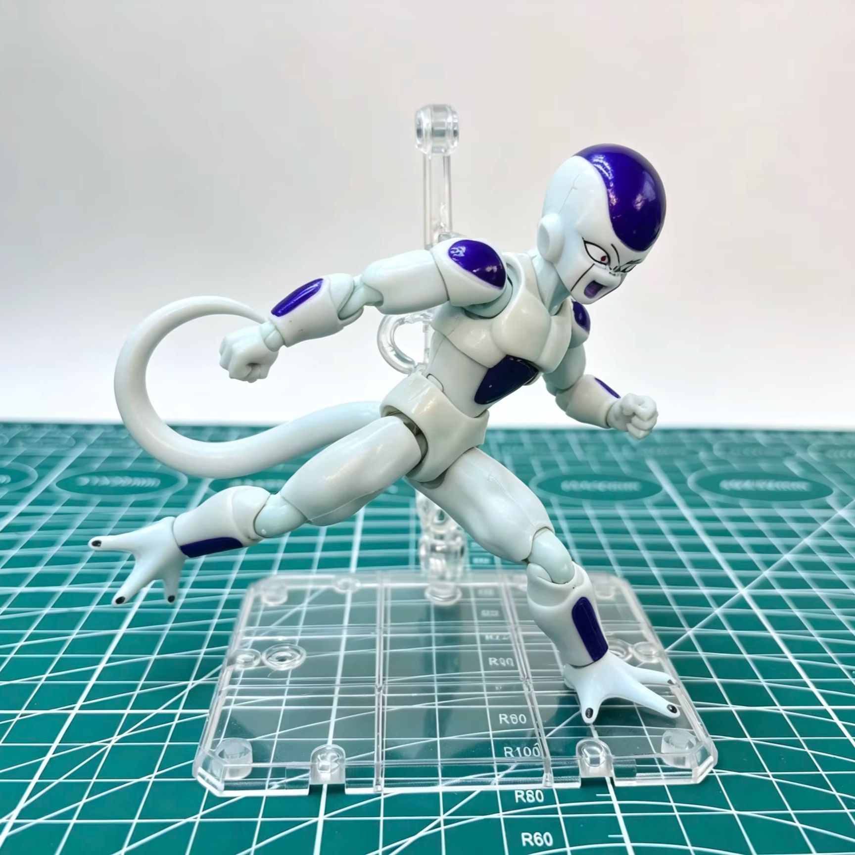 Bandai S.H.Figuarts Dragon Bal – Model Kit Frieza Bewertung und Preis